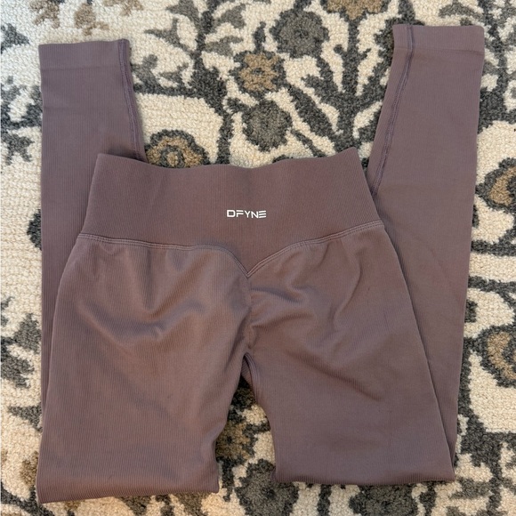 Women’s DFyne High-Rise Ribbed Leggings in Mauve - Picture 2 of 6